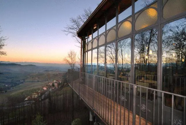 Beccaris 4* Monforte dʼAlba