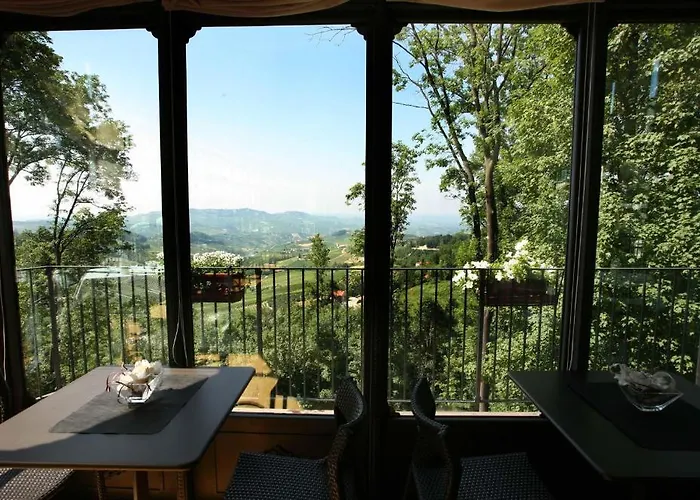 Beccaris Hotel Monforte dʼAlba